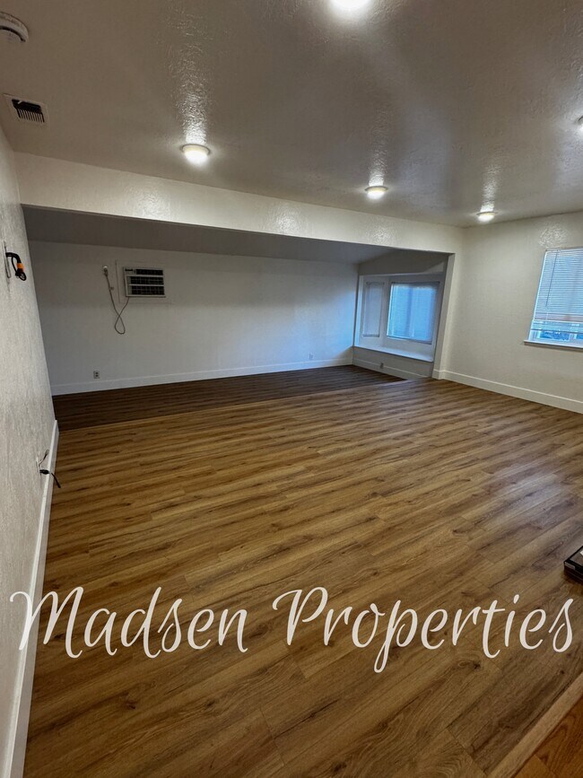 Building Photo - 3156 Burdick Rd