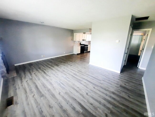 Building Photo - 3007 W Cypress Dr