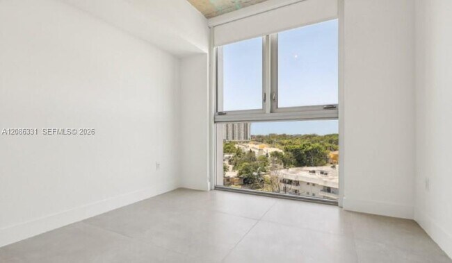 Building Photo - 13800 Highland Dr