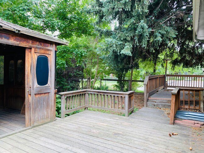 Building Photo - 910 Bungalow Ct