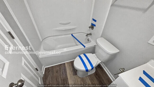 Building Photo - 3 Bed, 2 Bath Home with Off-Street Parking / Pet-Friendly / Vouchers Accepted / Available Now!