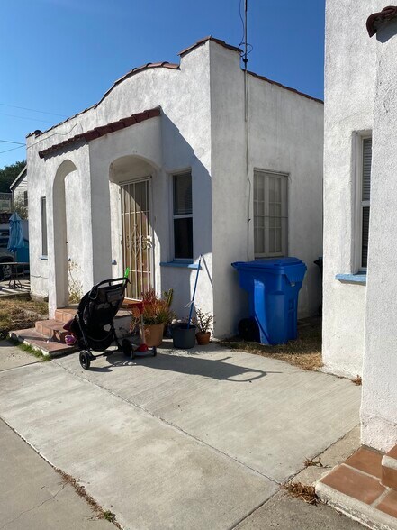 Entrance - 8947 Hubbard St