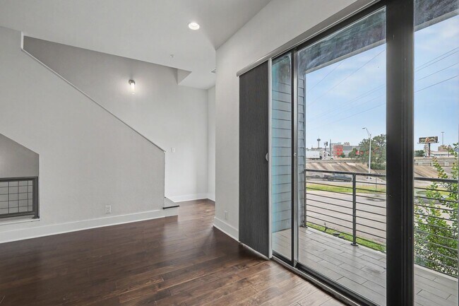 Building Photo - 1606 N Hackberry St