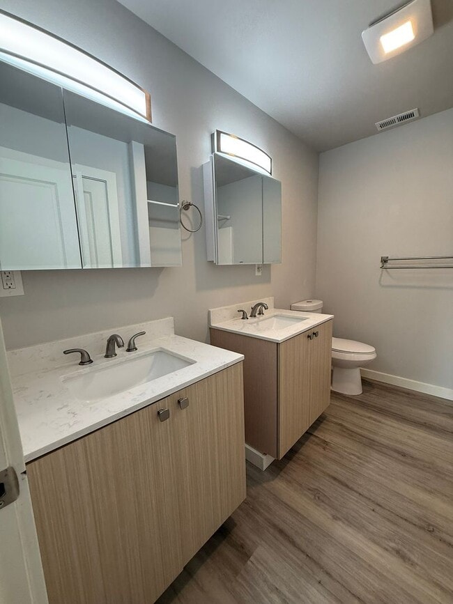 Building Photo - Gorgeous Pet Friendly Three Bedroom Lebano...