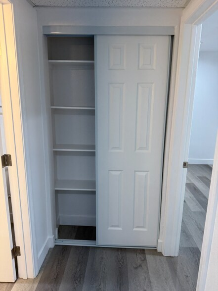 Building Photo - 1750 Karen Ave