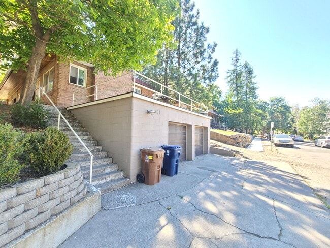 Building Photo - 801 S Lincoln Pl