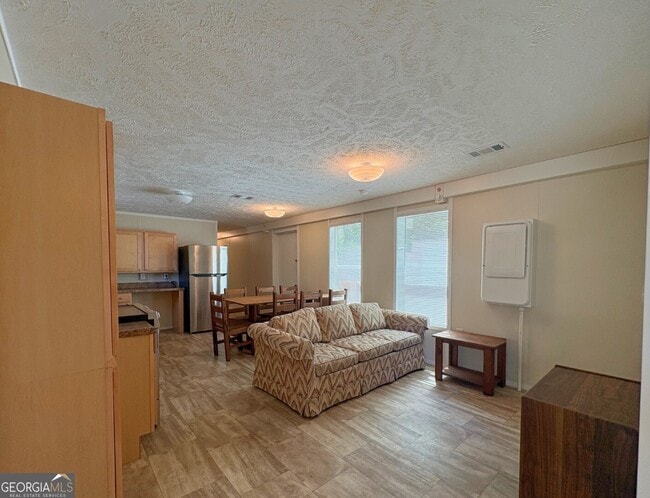 Building Photo - 203 Sloan St