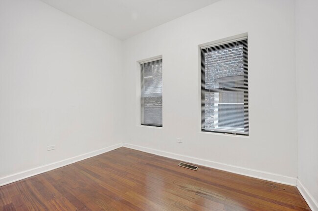 Building Photo - 1010 W Dakin St