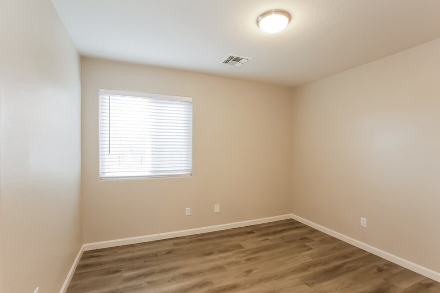 Building Photo - 3528 W Glass Ln