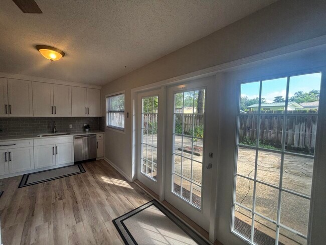 Building Photo - 143 Edwards Cir