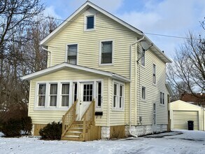 Building Photo - 835 Inman St