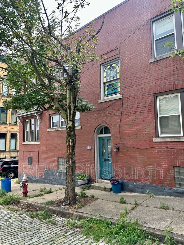 Building Photo - 1101 Linden Pl