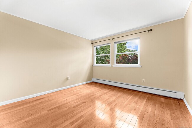 Building Photo - 31 Stevens Pl