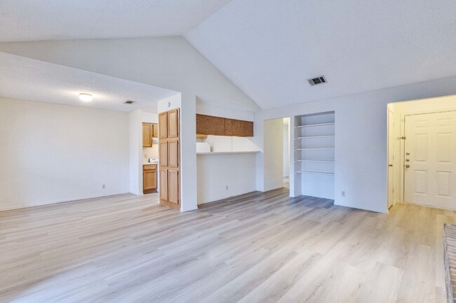 Building Photo - Upstairs Two Bedroom Unit in Fourplex with...