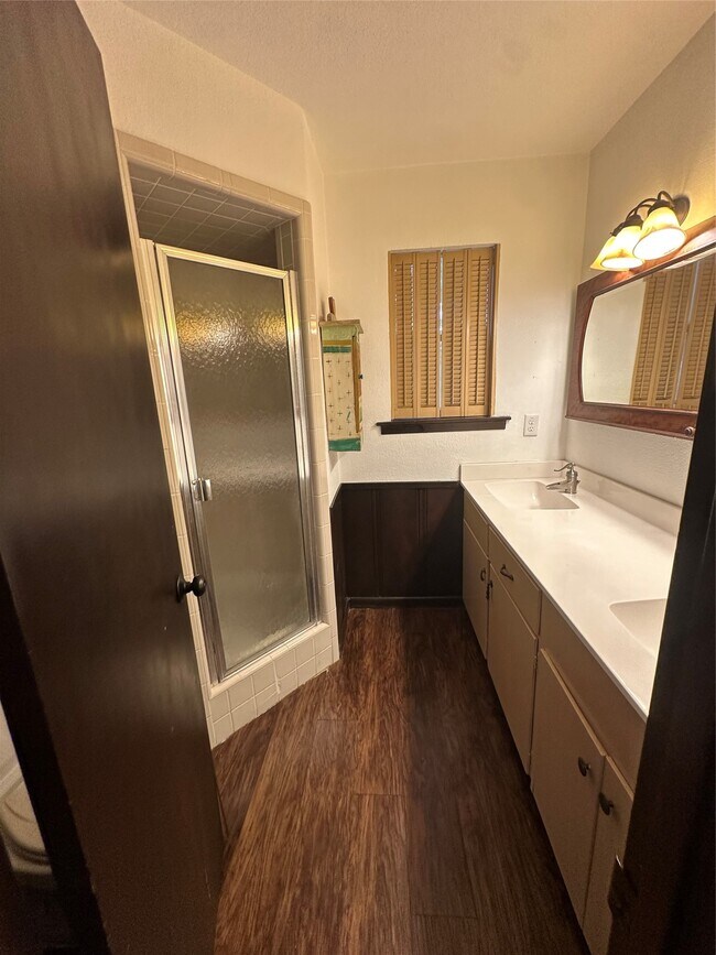 Building Photo - 1604 Hailey St