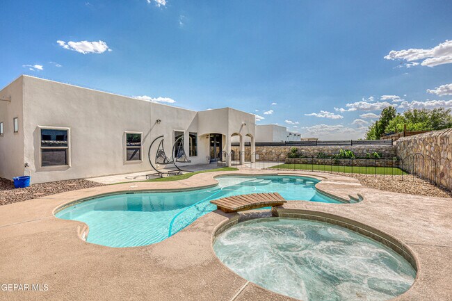 Building Photo - 12315 Houghton Springs Dr
