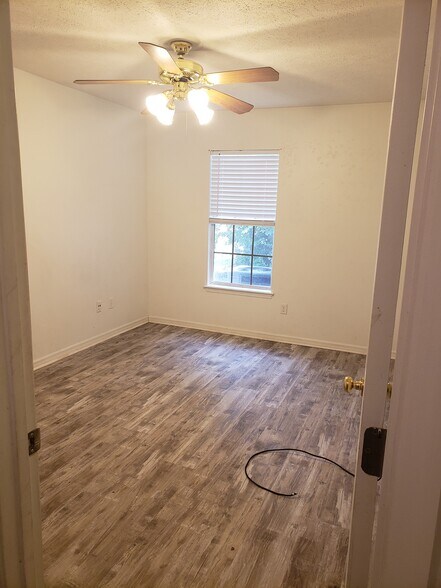 Building Photo - 938 Bob Little Rd