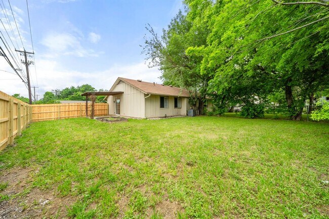 Building Photo - 100 Meteor Dr