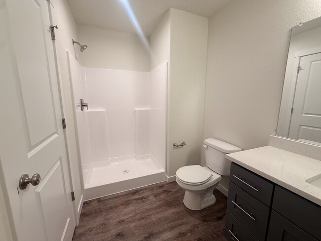 Building Photo - 505-507 NW Hillcrest Dr