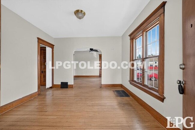 Building Photo - 3318 Stickney Ave