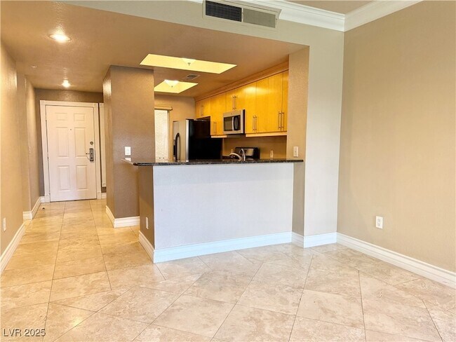 Building Photo - 220 E Flamingo Rd