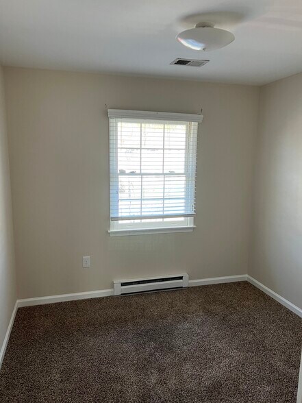 Building Photo - 10121 Saint George Cir