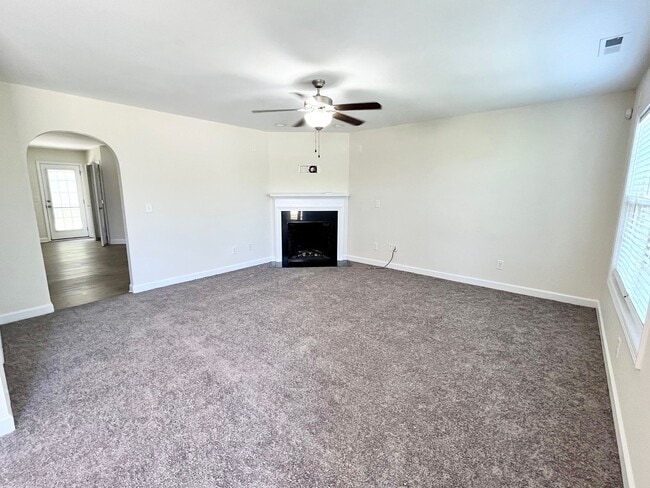 Building Photo - 3Bedroom Avail in Carolina Plantation!