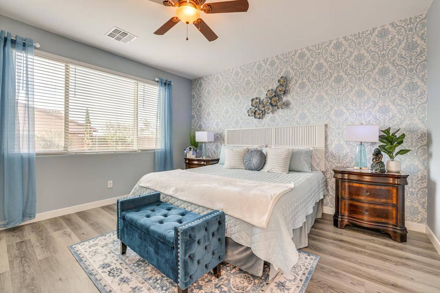 Building Photo - 417 E Emerald Dr