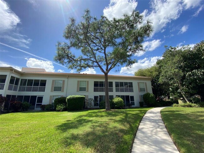 Building Photo - 5205 Wedgewood Ln