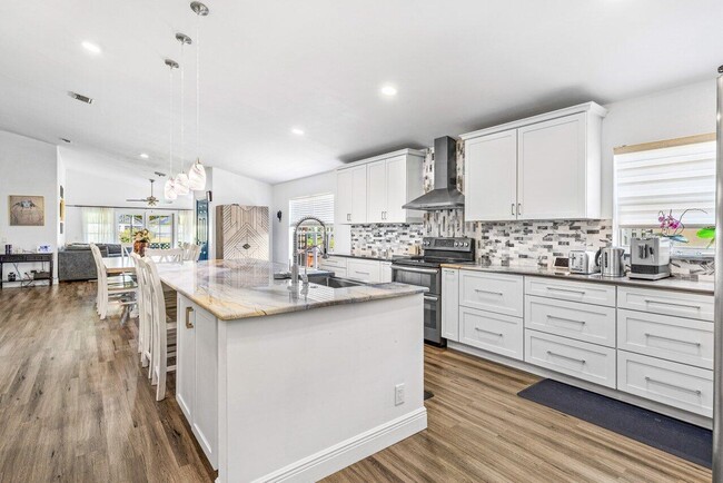 Building Photo - 8892 Odell Dr