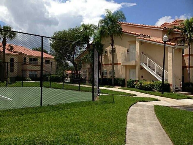 Building Photo - 3340 Pinewalk Dr N