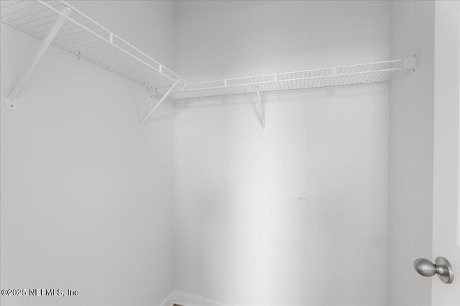 Building Photo - 221 Ness Cir