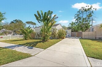 Building Photo - 4004 Miramar Way S