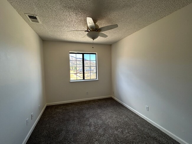 Building Photo - RENNOVATED 4 BED HOME