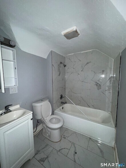 Building Photo - 154 Frank St