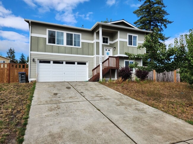 Building Photo - Desirable Home Located In Silverdale