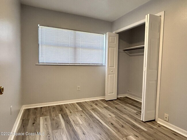 Building Photo - 427 Azalea Ave
