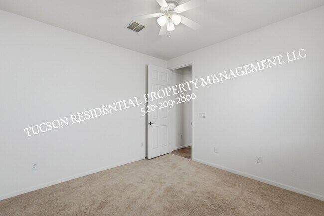 Building Photo - 13245 N Booming Dr