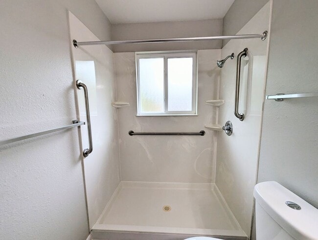 Building Photo - Great 3 Bedroom, 1 Bath Home