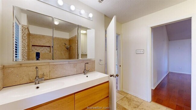 Building Photo - 3004 Gleneagles Ct