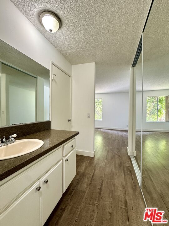 Building Photo - 15425 Sherman Way