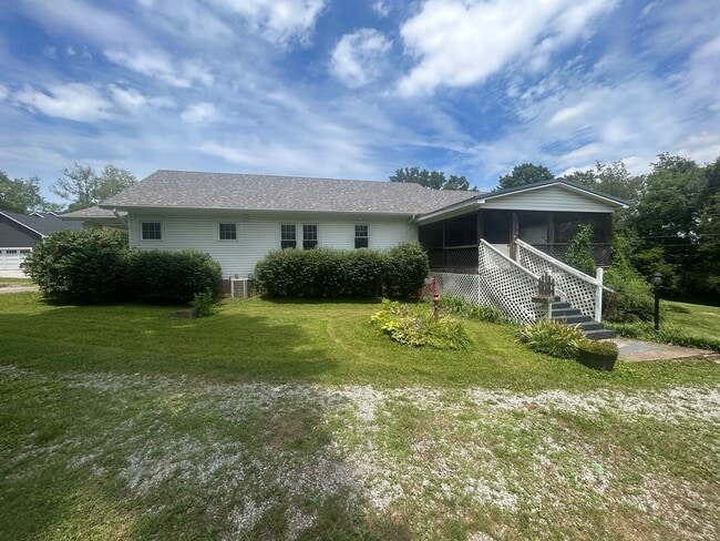 Building Photo - Charming 3-bedroom, 2.5-bathroom home loca...