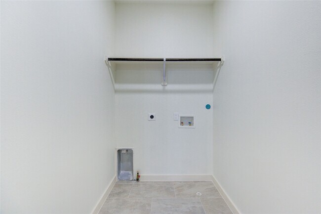 Building Photo - 2915 El Fenice Ln