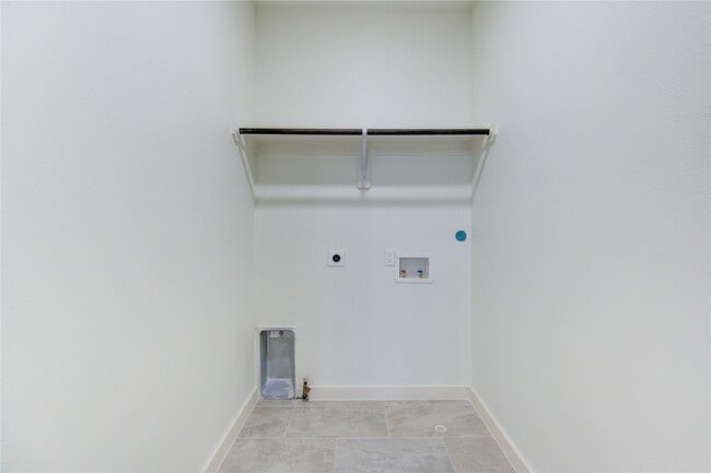 Building Photo - 2917 El Fenice Ln