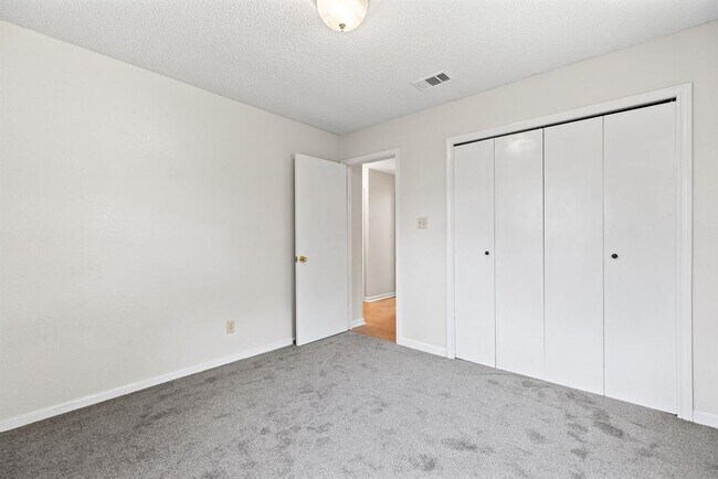 Building Photo - 8302 Spring Valley Dr