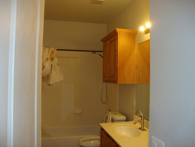 Building Photo - 503 Ambrose Dr