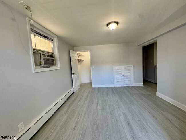 Building Photo - 687 Midland Ave