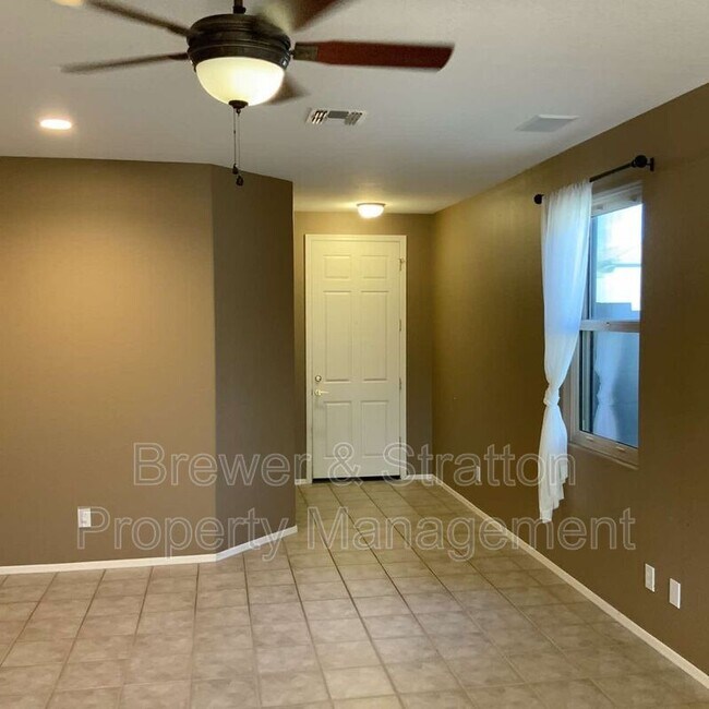 Building Photo - 40715 N Trailhead Way