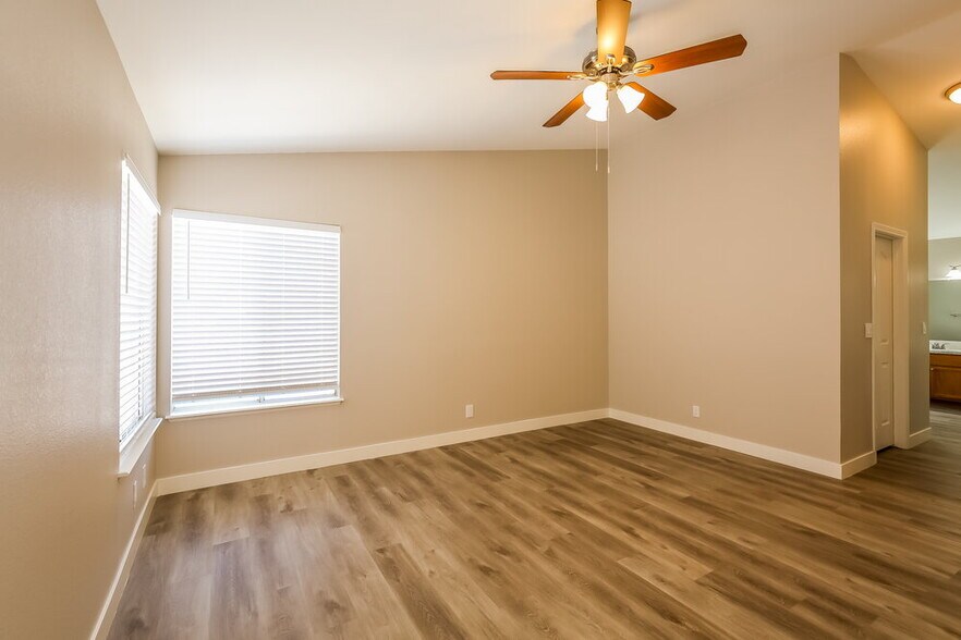 Building Photo - 5616 Red Bluff Dr