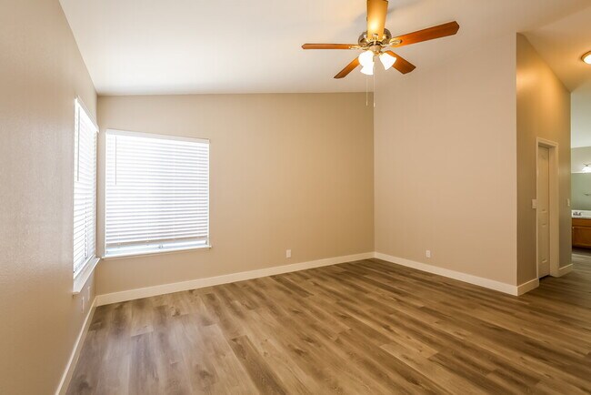 Building Photo - 5616 Red Bluff Dr